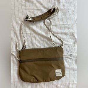 Lululemon patch logo crossbody artifact